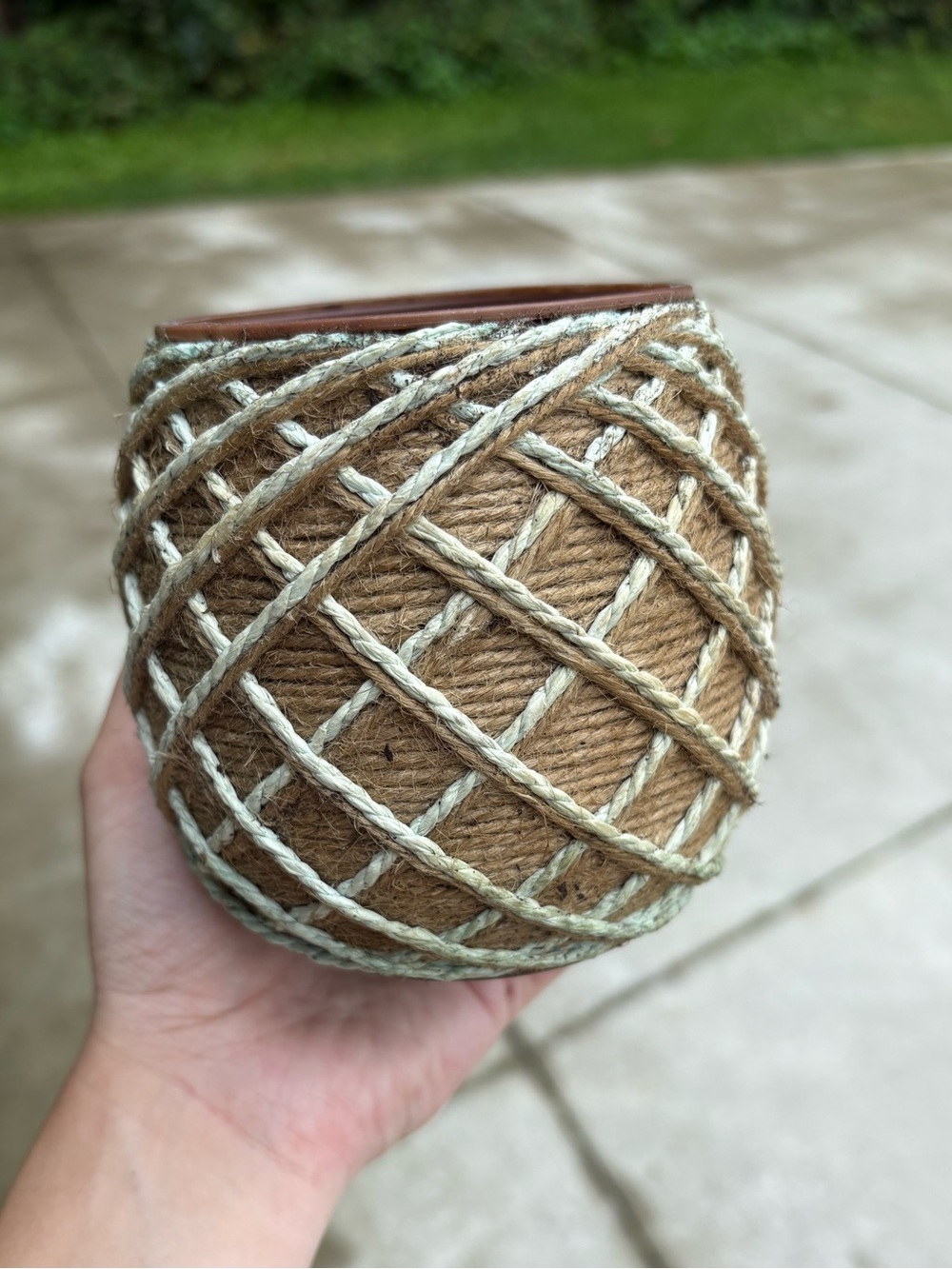 JUTE WRAPPED PLANTER POT